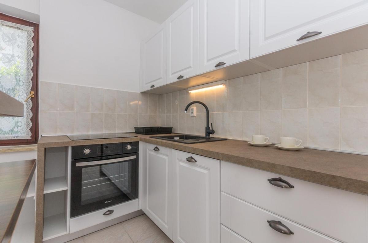 Apartment Domijan By El-Pi Tours Нивице Екстериор снимка