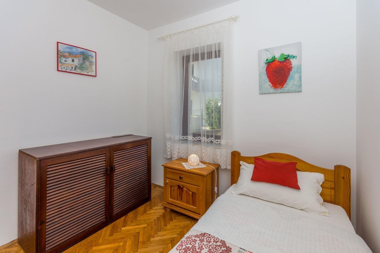 Apartment Domijan By El-Pi Tours Нивице Екстериор снимка