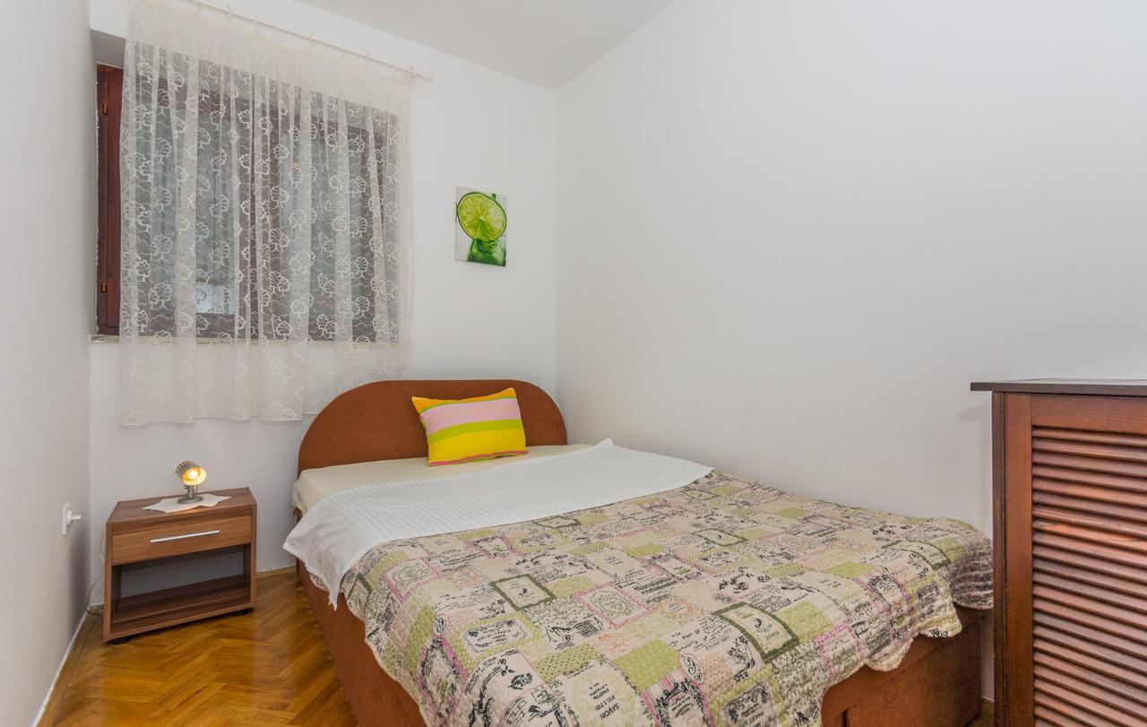 Apartment Domijan By El-Pi Tours Нивице Екстериор снимка